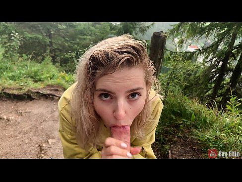 ❤️ Garota engole a ejaculação depois de um broche público - Eva Elfi Porno doméstico em nós ﹏